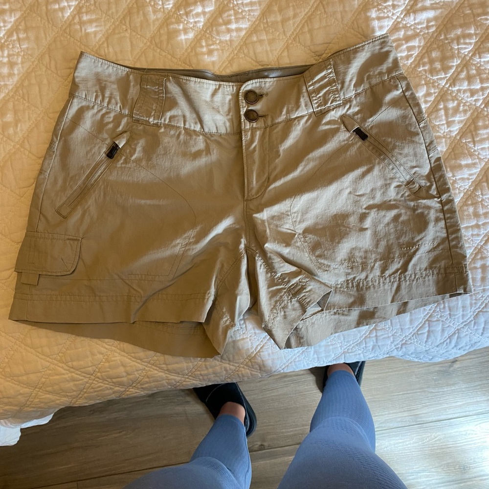 Columbia Titanium Khaki shorts